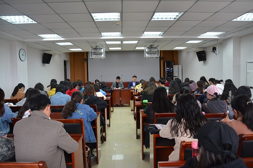 皇冠手机登录入口深入学习习近平总书记在学校思想政治理论课教师座谈会上讲话精神